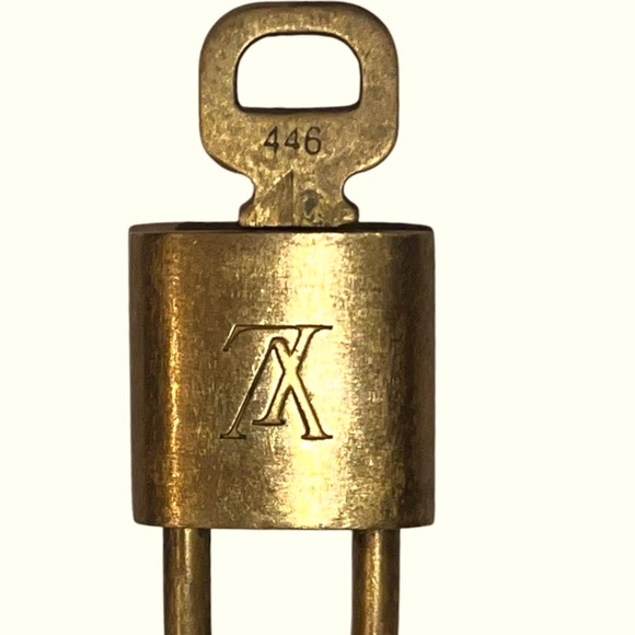 Lois Vuitton Vintage Brass Lock #446 Fully Polished. Minor wear Very Smooth Key! - Picture 6 of 6